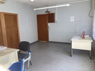 Plus de détails pour Multi-résidentiel à vendre