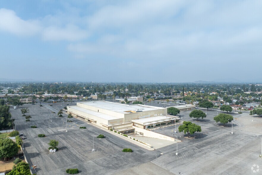 5265-5295 Arlington Ave, Riverside, CA à vendre - Photo principale - Image 1 de 3