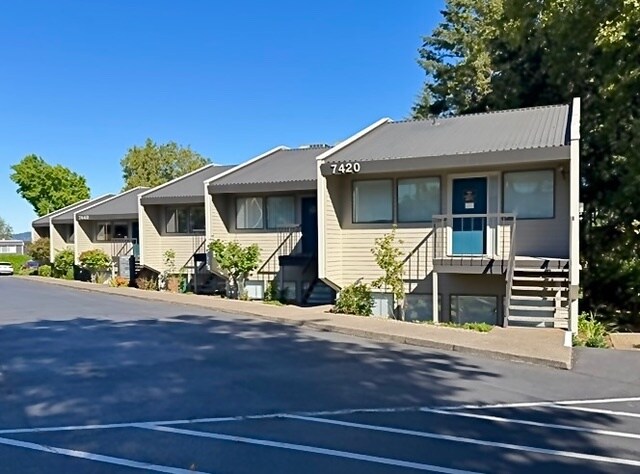 7460 SW Hunziker Rd, Tigard, OR à vendre - Photo principale - Image 1 de 9