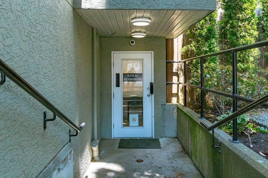 832 Fisgard St, Victoria, BC for sale - Building Photo - Image 2 of 3