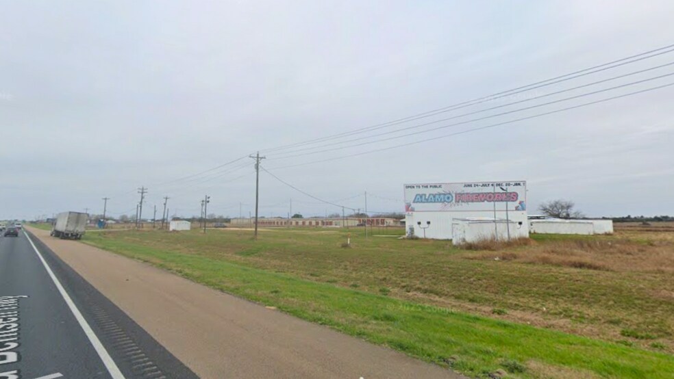 29 Beck E rd, Inez, TX à louer - Photo du bâtiment - Image 3 de 4