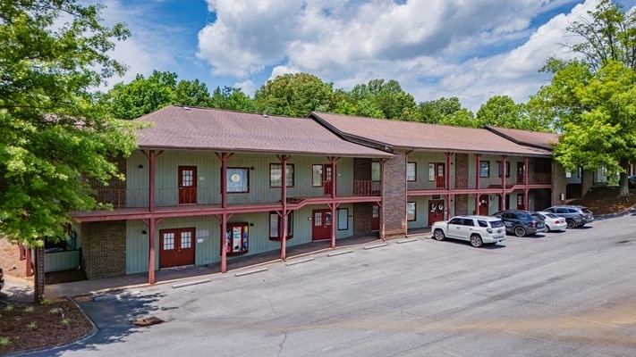 2700 S Roan St, Johnson City, TN à louer - Photo du bâtiment - Image 2 de 14