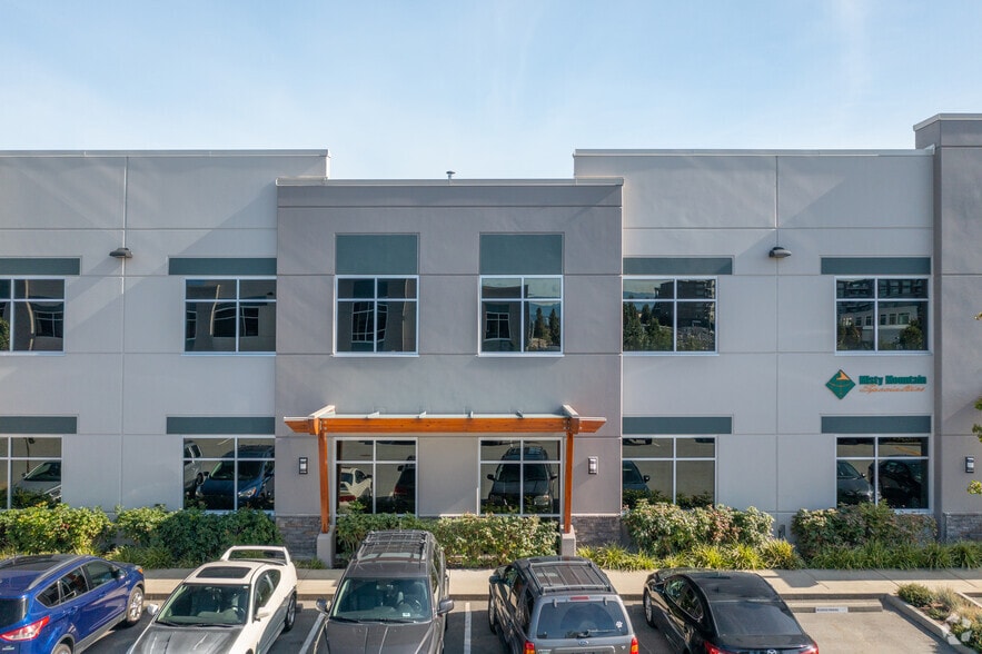 570 Sherling Pl, Port Coquitlam, BC for sale - Building Photo - Image 2 of 7