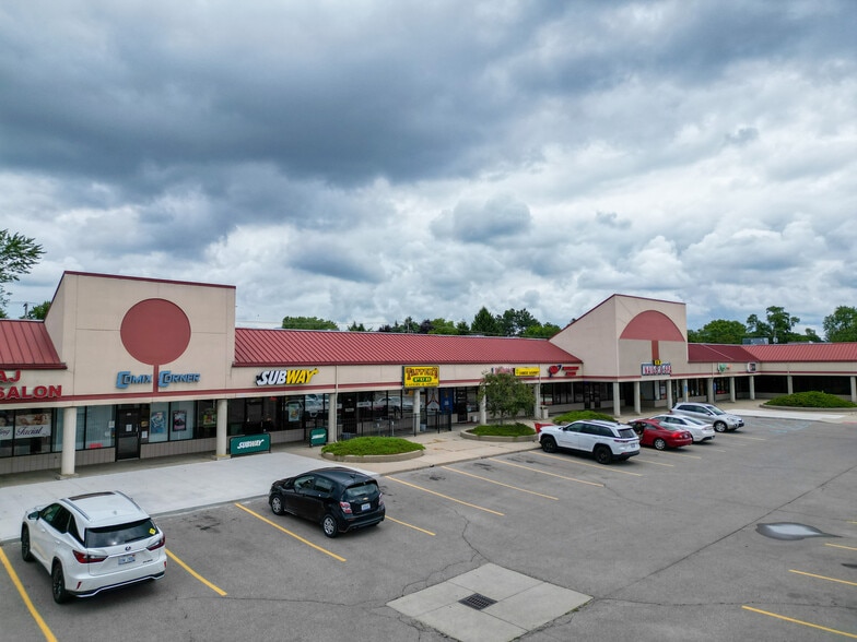 819-965 E Auburn Rd, Rochester Hills, MI à louer - Photo du bâtiment - Image 2 de 5