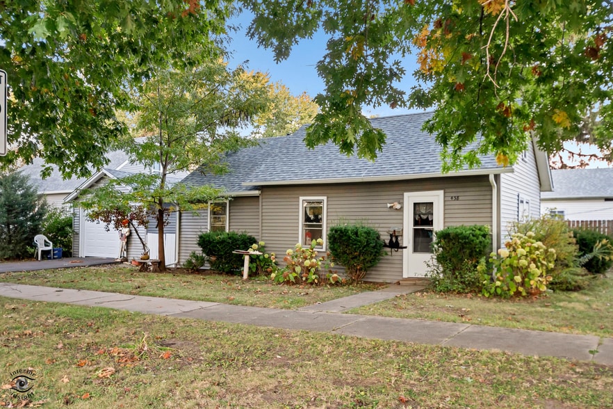 438 Ingleside Ave, Aurora, IL for sale - Primary Photo - Image 1 of 1