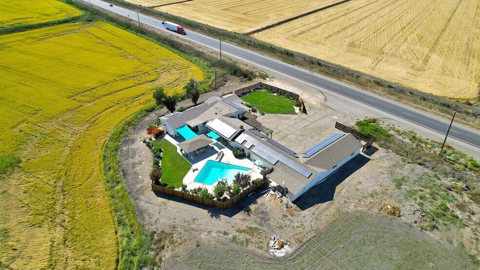 18598 CA-113 Hwy, Knights Landing, CA à vendre - Photo du bâtiment - Image 2 de 49