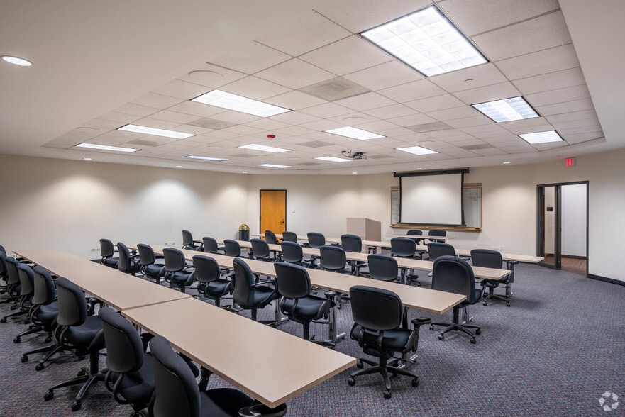 1 Corporate Dr, Long Grove, IL for lease - Building Photo - Image 2 of 18