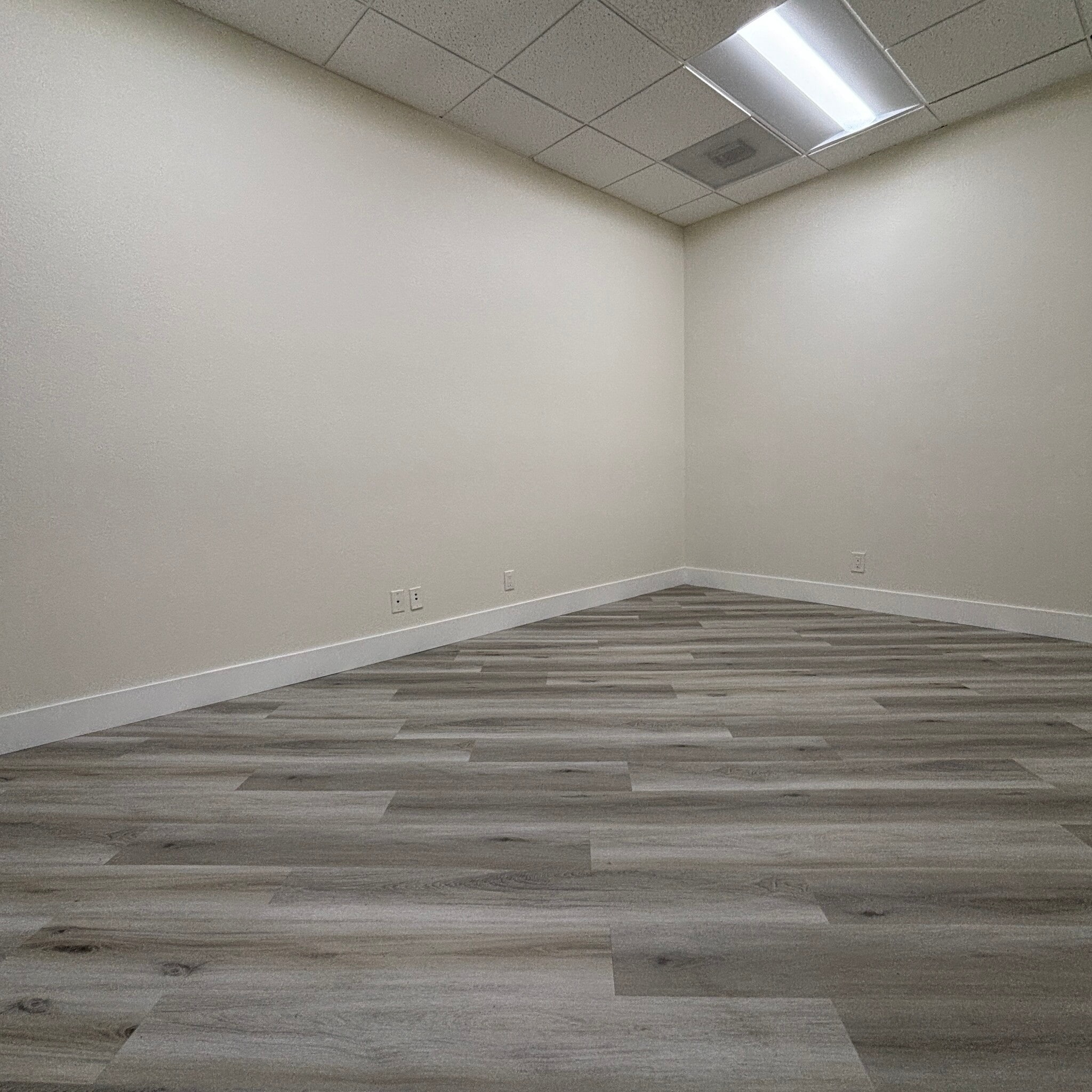 35325 Date Palm Dr, Cathedral City, CA for lease Interior Photo- Image 1 of 3