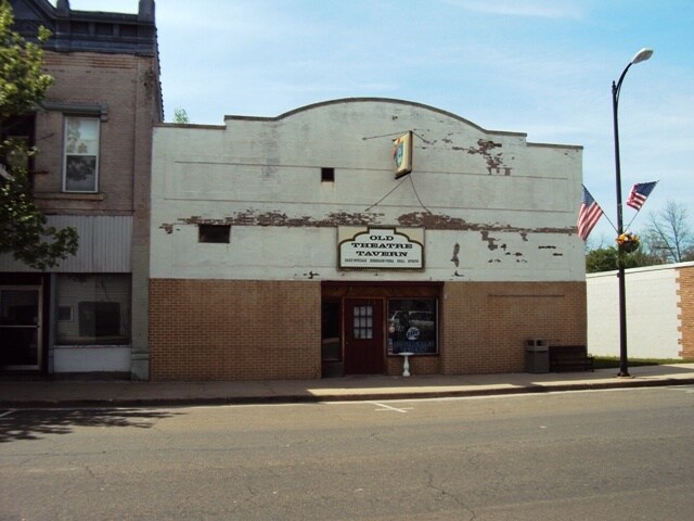 107 Lincoln Ave, Rio, WI à vendre - Photo du bâtiment - Image 3 de 7