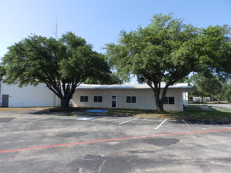 2005 Tile Factory Rd, Palestine, TX à louer - Photo du bâtiment - Image 3 de 60