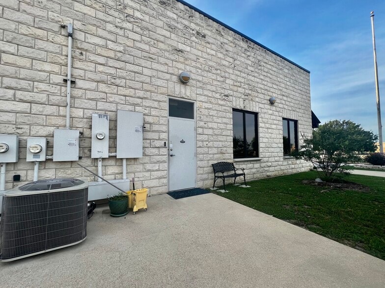 661 W Central Texas Expy, Harker Heights, TX for lease - Building Photo - Image 3 of 28