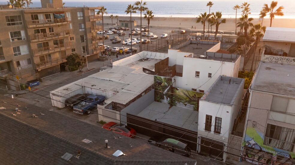 1915 Ocean Front Walk, Venice, CA à vendre - Photo du bâtiment - Image 3 de 13