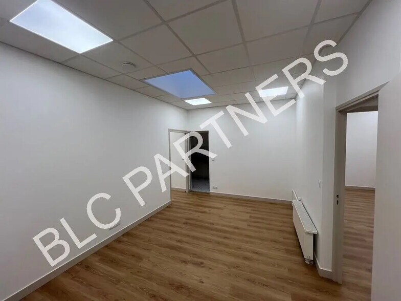 Office in Paris for sale - Interior Photo - Image 3 of 7