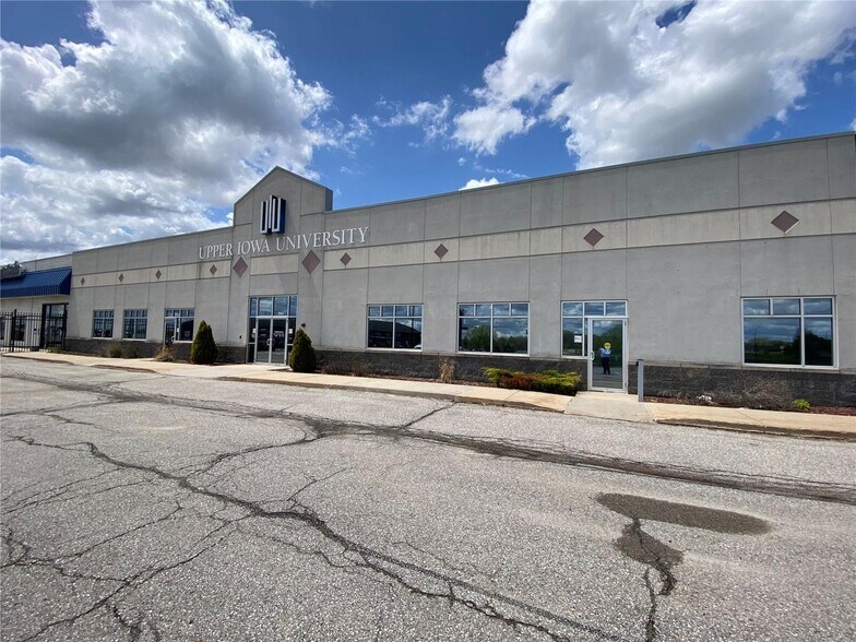 3555-3563 University Ave, Waterloo, IA à louer - Photo du bâtiment - Image 1 de 3