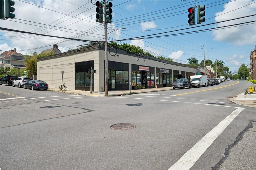 320 Webster Ave, New Rochelle, NY for sale - Building Photo - Image 2 of 9