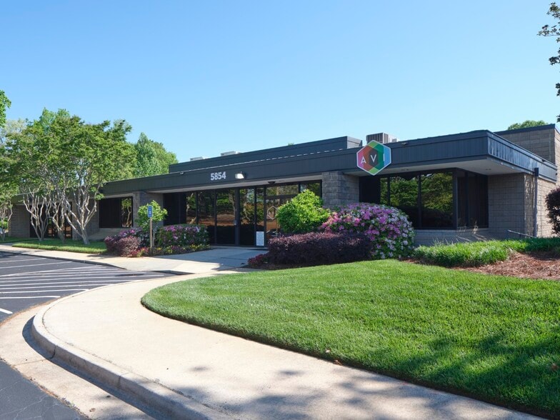 5854 Peachtree Cors E, Peachtree Corners, GA for lease - Building Photo - Image 1 of 10