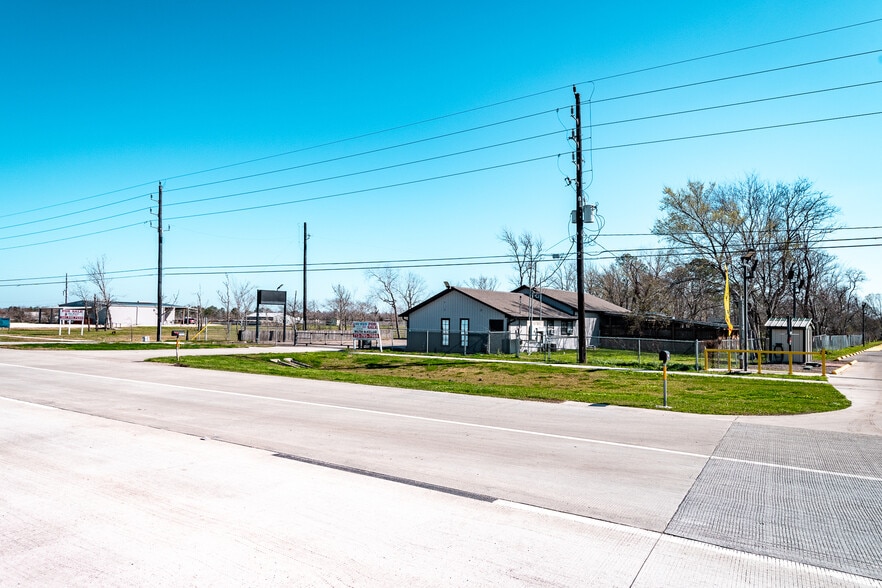 21014 FM 2100 Rd, Crosby, TX à vendre - Photo du bâtiment - Image 3 de 24