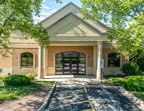 7000 S County Line Rd, Burr Ridge, IL à louer Photo du bâtiment- Image 1 de 5