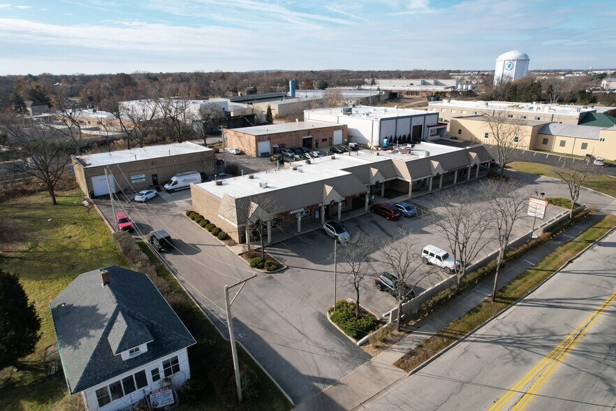 21-37 W Irving Park Rd, Roselle, IL à louer - Photo du bâtiment - Image 2 de 3