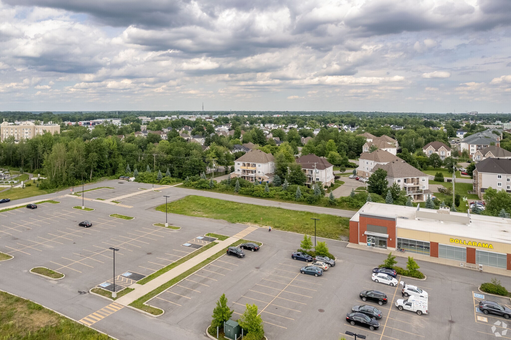 2785 Boul De La Pinière, Terrebonne, QC for lease Primary Photo- Image 1 of 29