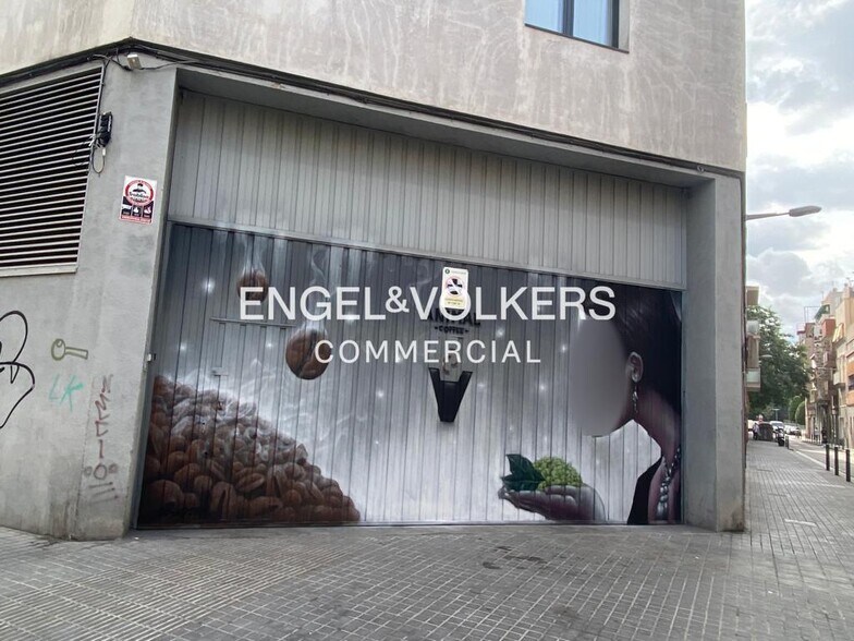 Commerce de détail dans L'Hospitalet de Llobregat, Barcelona à louer - Photo du bâtiment - Image 2 de 3