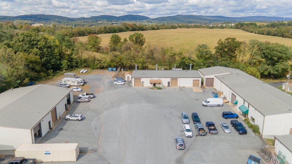 Enterprise Ct Auto Repair & Auto Body portefeuille de 2 propriétés à vendre sur LoopNet.ca - Photo du bâtiment - Image 2 de 15