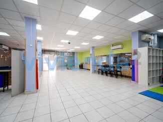 Plus de détails pour Multi-résidentiel à vendre