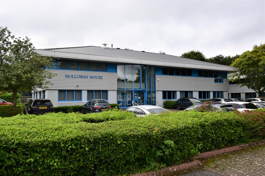 Epsom Sq, Trowbridge for lease - Building Photo - Image 1 of 10