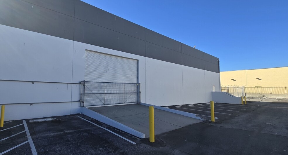 4926-4928 Rosecrans Ave, Hawthorne, CA for lease - Building Photo - Image 3 of 6