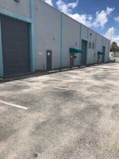 9550-9552 NW 12th St, Miami, FL à louer - Photo du bâtiment - Image 2 de 9