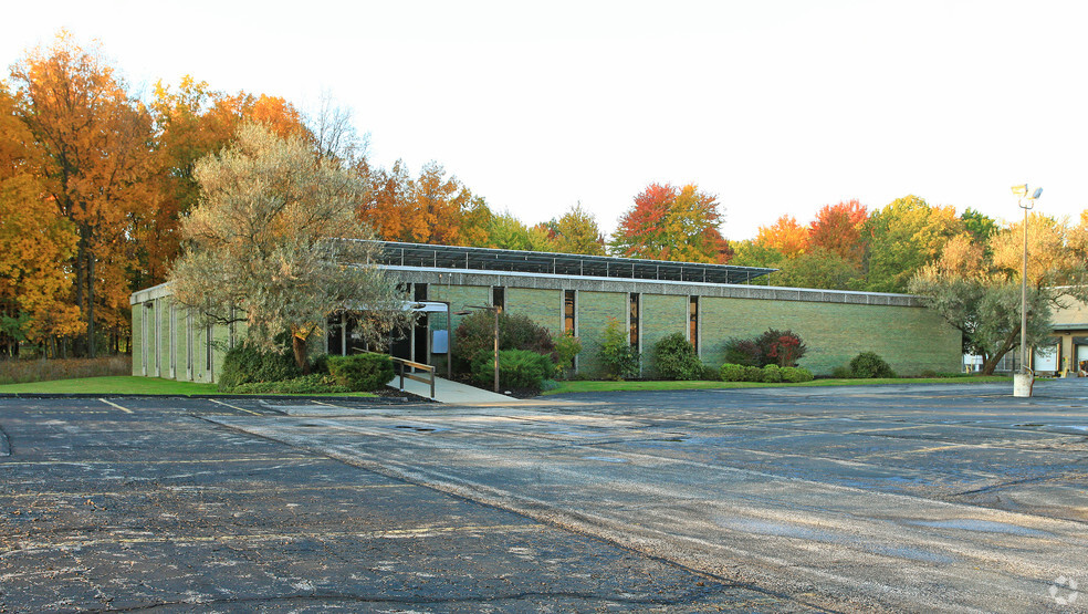 7510 E Pleasant Valley Rd, Independence, OH à louer - Photo principale - Image 1 de 4