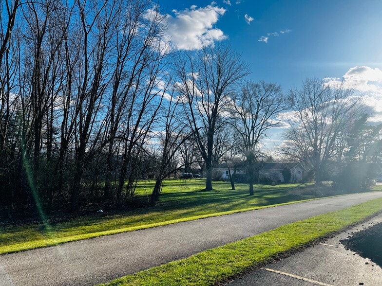 9204 Haligus Rd, Huntley, IL for sale - Building Photo - Image 2 of 9