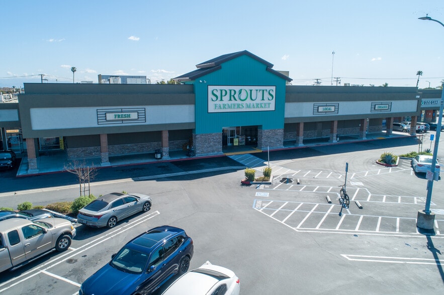 17900-17970 Magnolia St, Fountain Valley, CA à louer - Photo du bâtiment - Image 3 de 5