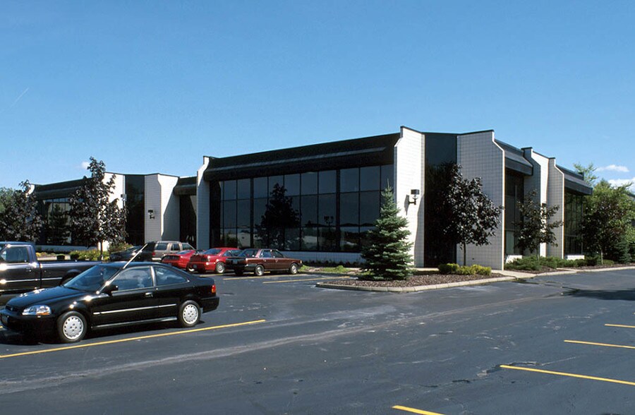 24610 Detroit Rd, Westlake, OH à vendre - Photo du bâtiment - Image 2 de 7