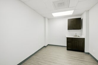 1610 James Bowie Dr, Baytown, TX for lease Interior Photo- Image 1 of 10