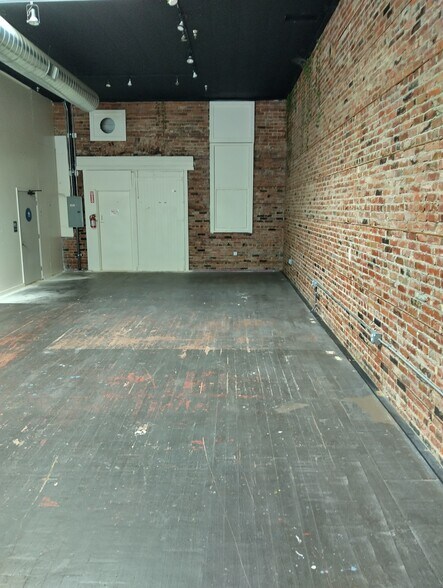 201-203 S State St, Ukiah, CA à louer - Photo du bâtiment - Image 3 de 10