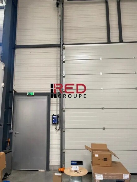 Industrial in Châteauneuf-le-Rouge for lease - Building Photo - Image 2 of 5