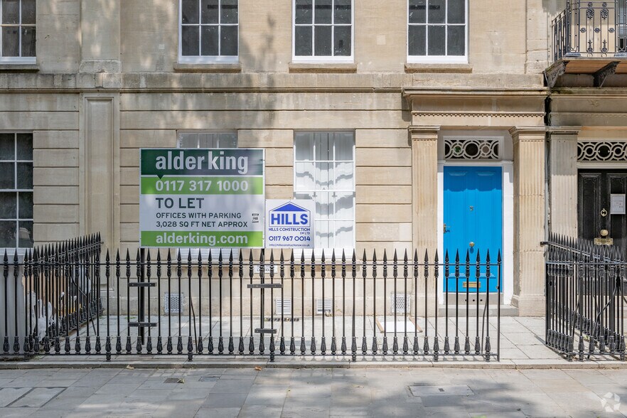 5 Queen Sq, Bristol à louer - Photo du bâtiment - Image 3 de 3