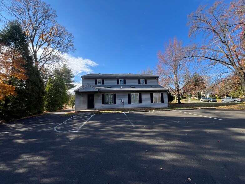 1035 W Bristol Rd, Warminster, PA à louer - Photo du bâtiment - Image 2 de 14