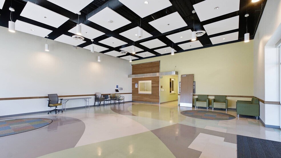 5015 S IH-35, Austin, TX for lease - Interior Photo - Image 2 of 5