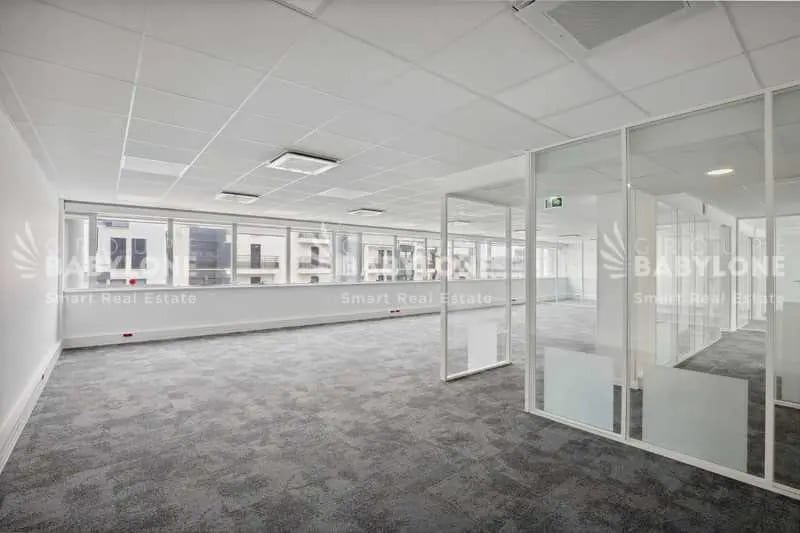 33-39 Rue Du Gouverneur Général Félix Eboue, Issy-les-Moulineaux, HDS 92130 - Unit 01 -  - Interior Photo - Image 2 of 11