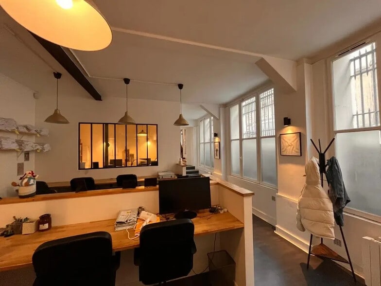 Office in Paris for lease - Interior Photo - Image 3 of 6
