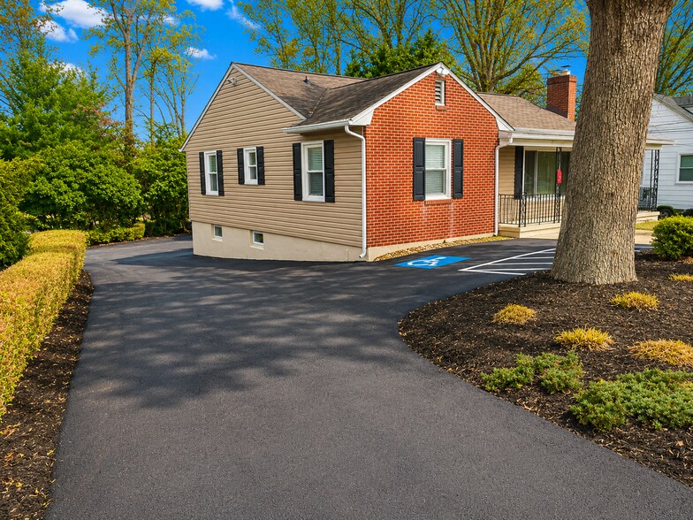 3814 E Joppa Rd, Nottingham, MD à vendre - Photo du bâtiment - Image 2 de 8