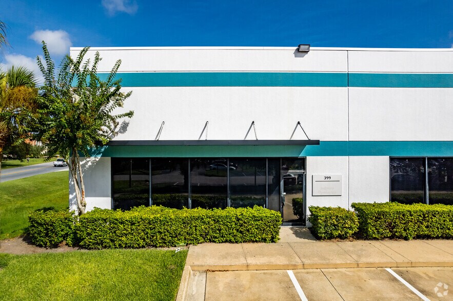 7101 Presidents Dr, Orlando, FL à louer - Photo du bâtiment - Image 3 de 6