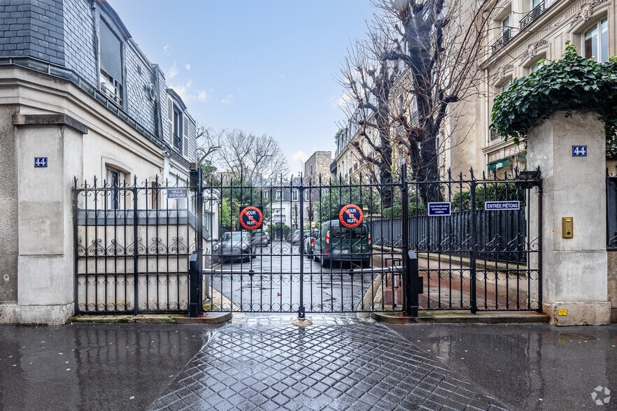 44 Avenue Victor Hugo, Paris for lease - Primary Photo - Image 1 of 19