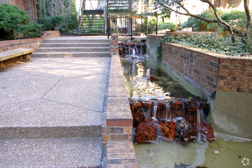 3035 NW 63rd St, Oklahoma City, OK à louer - Photo du bâtiment - Image 3 de 9