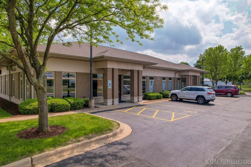 608 E Veterans Pky, Yorkville, IL à vendre - Photo du bâtiment - Image 2 de 21