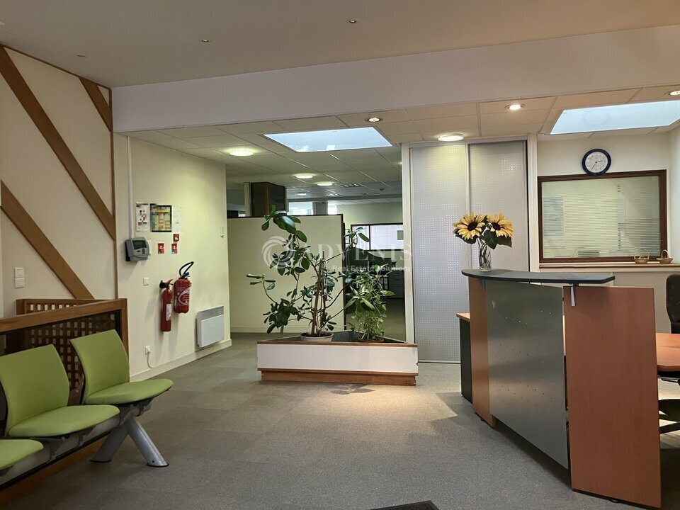 Office in Bourges for sale Lobby- Image 1 of 4