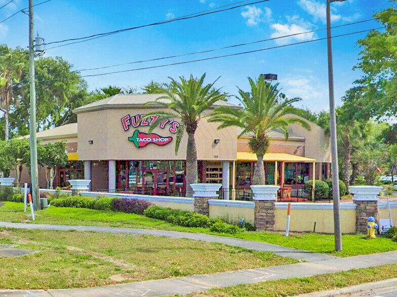 795 Gateway Dr, Altamonte Springs, FL à louer - Photo du bâtiment - Image 1 de 5