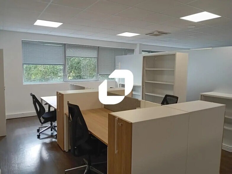 Bureau dans Collégien à louer - Photo du bâtiment - Image 2 de 7